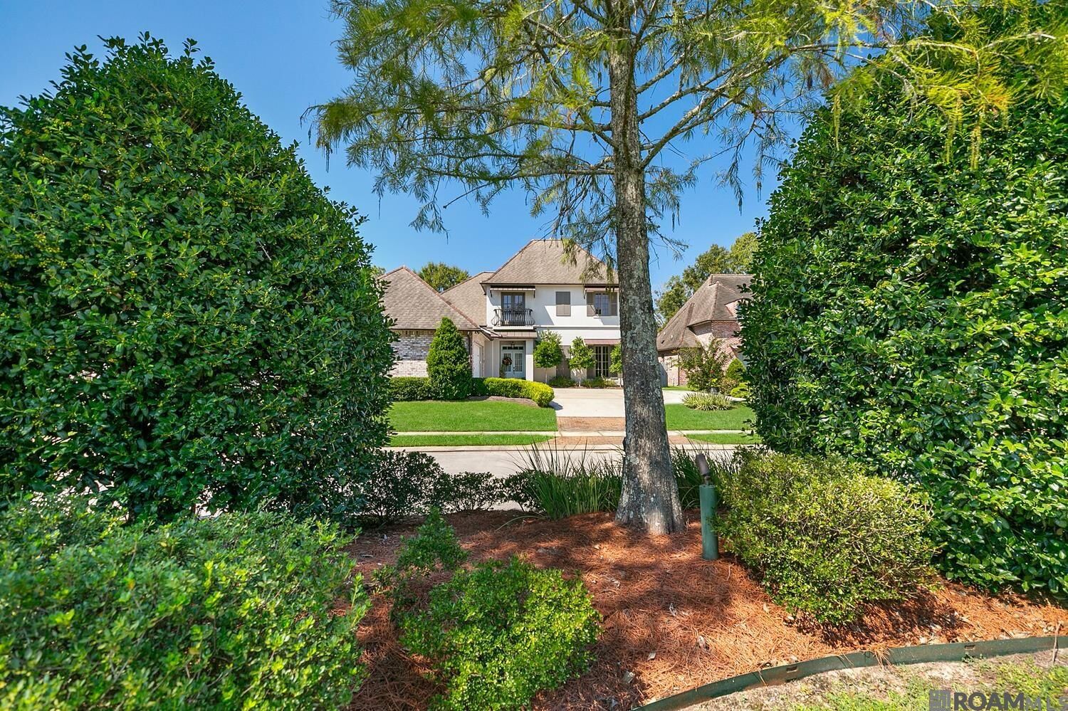 Property Photo:  8970 Carriagewood Estates Dr  LA 70817 