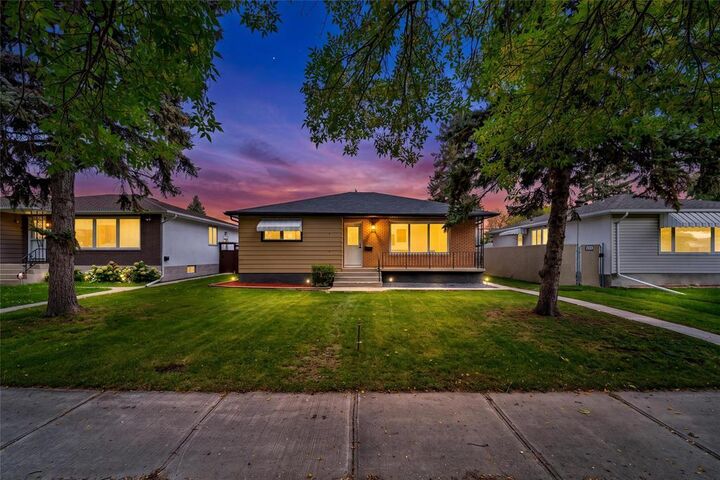 Property Photo: 43 Richardson Avenue MB R2V 2N3