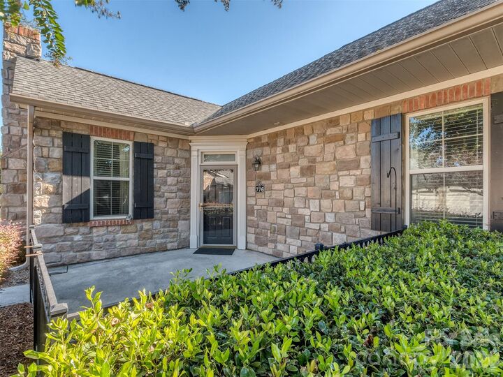 Property Photo: 776 Ledgestone Court SC 29708