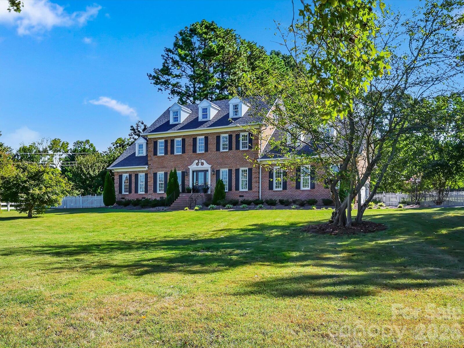 Property Photo: 11215 Idlewild Road NC 28105