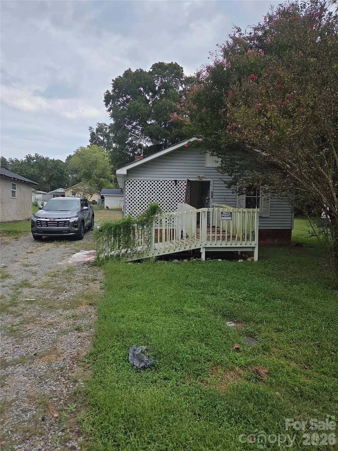 Property Photo: 905 Skyland Street NC 28083