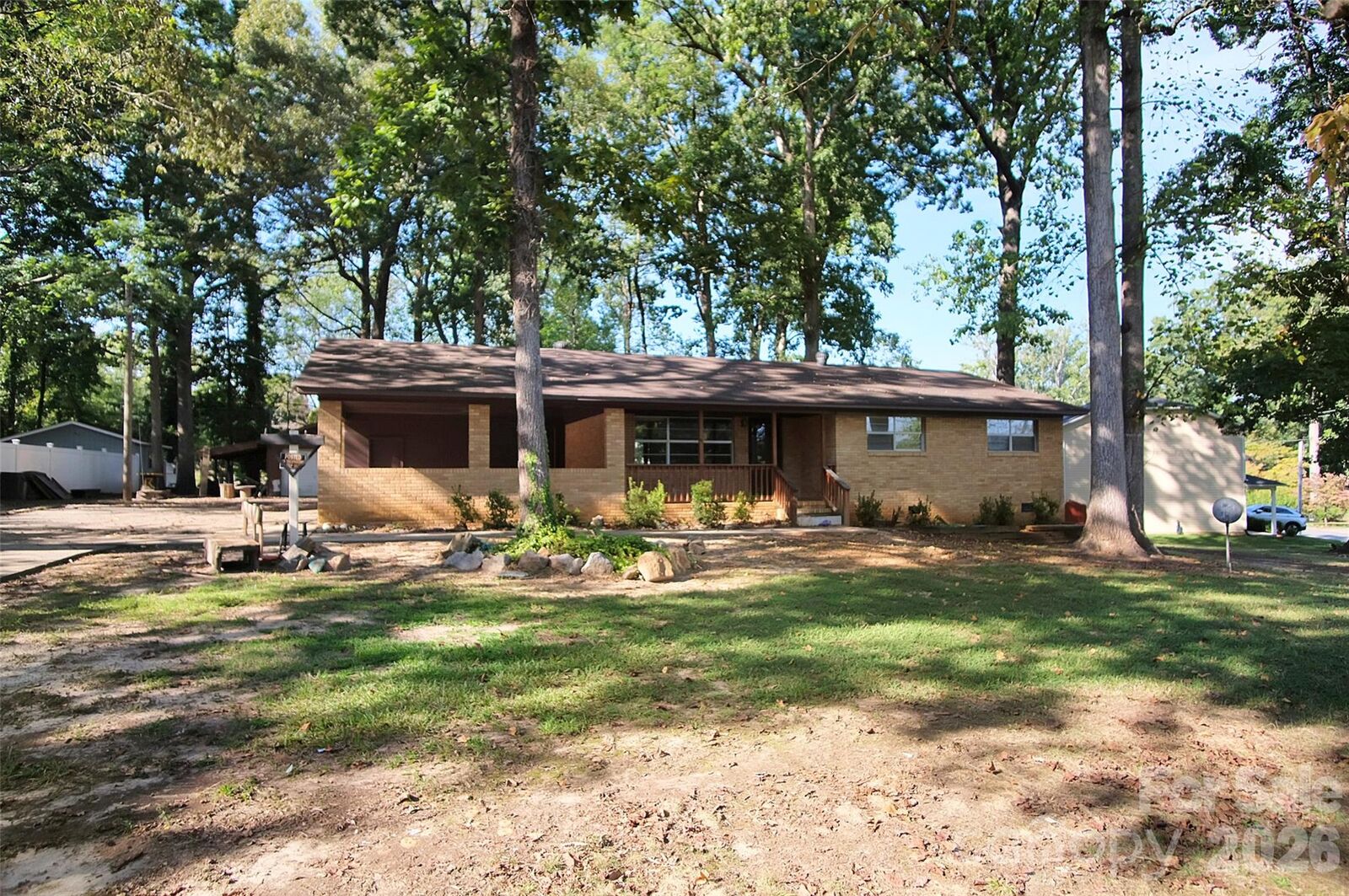 Property Photo: 805 Woodside Drive NC 28086