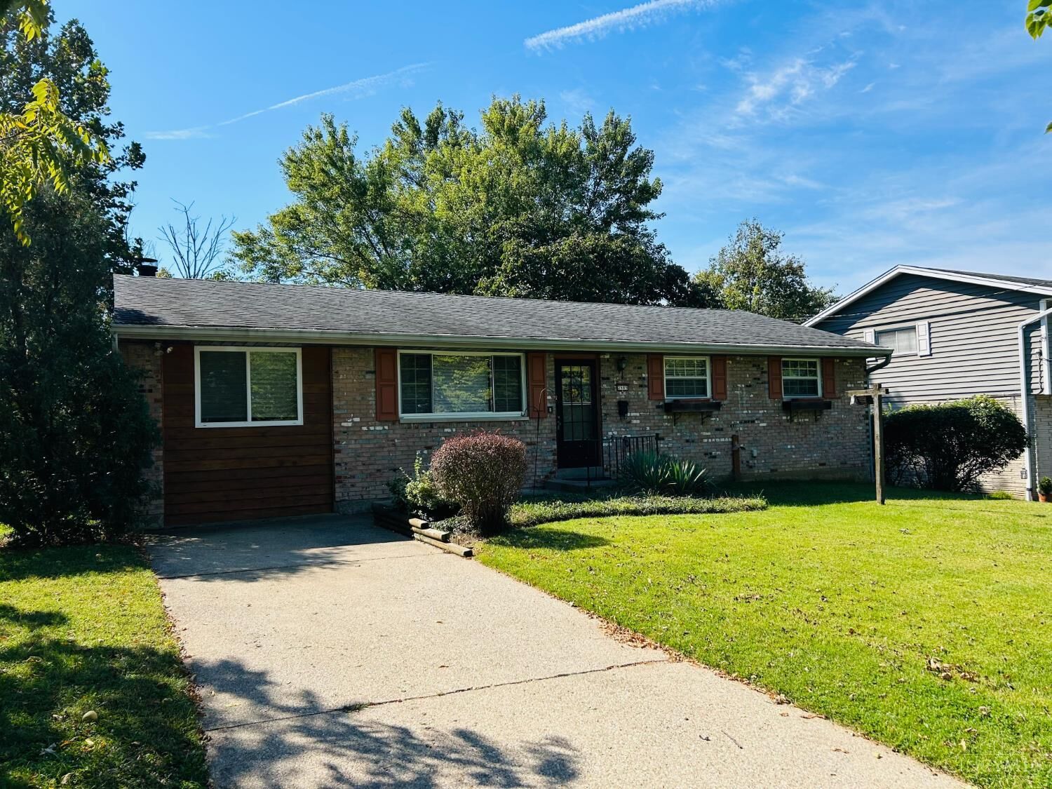 Property Photo: 2585 Byrneside Drive OH 45239