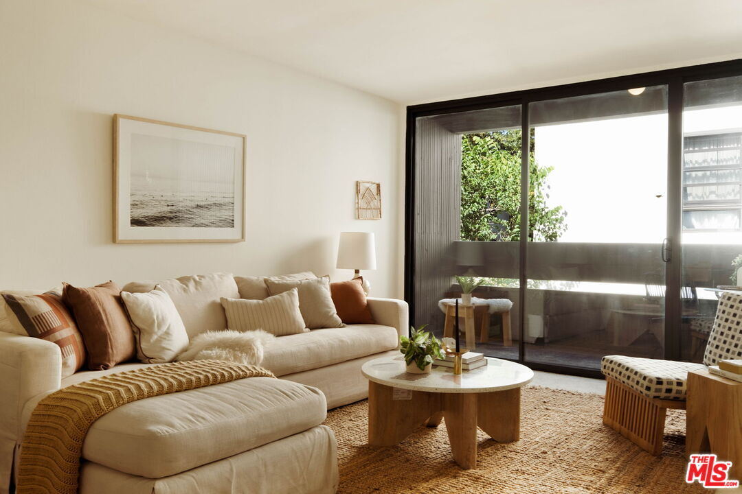 Property Photo: 8640 Gulana Ave, Unit J2016 CA 90293