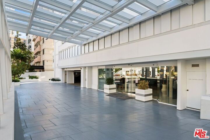 Property Photo: 10660 Wilshire Blvd, Unit 407 CA 90024