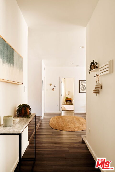 Property Photo:  11820 Mayfield Ave, Unit 105  CA 90049 