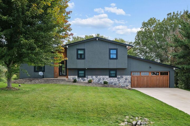 Property Photo:  44 North Court  OH 43076 