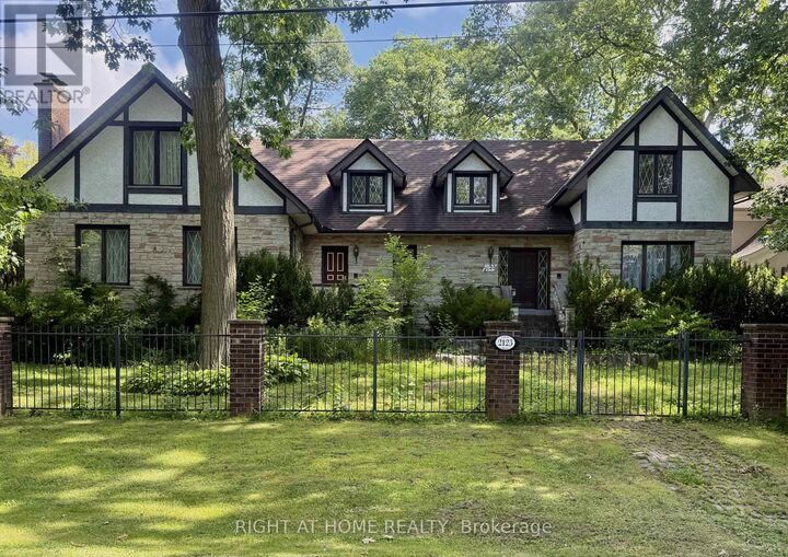 Property Photo:  2123 Gordon Drive  ON L5B 1S6 