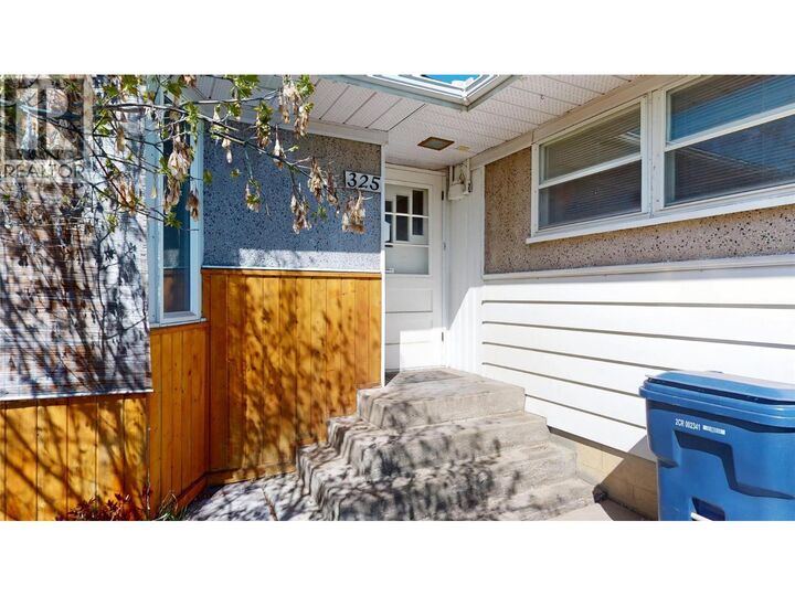 Property Photo:  325 14 Avenue South  BC V1C 2X5 