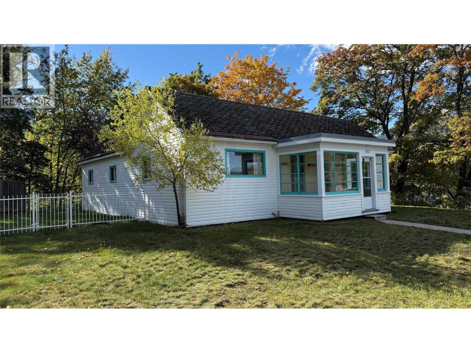 Property Photo:  1002 Kootenay Street  BC V1L 1L4 