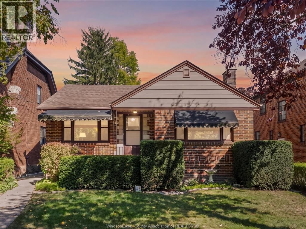 Property Photo:  2214 Victoria Avenue  ON N8X 1R1 