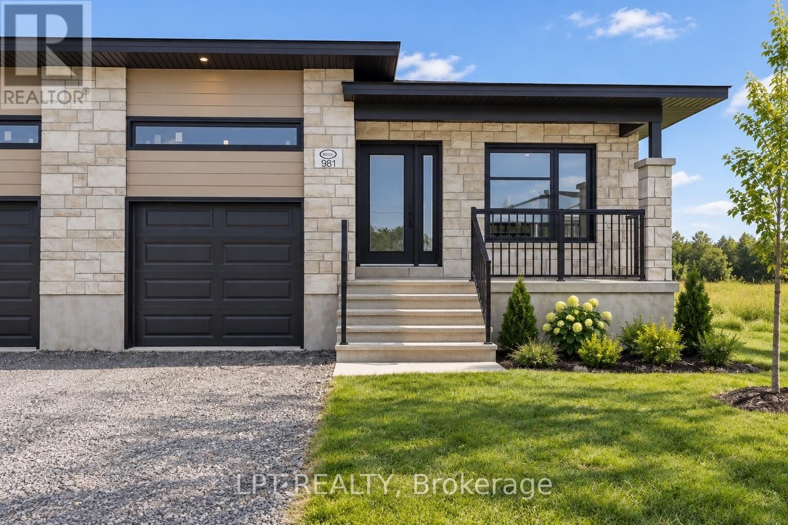 Property Photo:  957 Katia Street  ON K0A 2M0 
