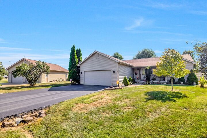 Property Photo:  19 Mockernut Street  IL 61914 