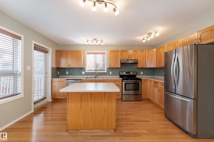 Property Photo:  812 Barnes Link SW  AB T6W 1E8 