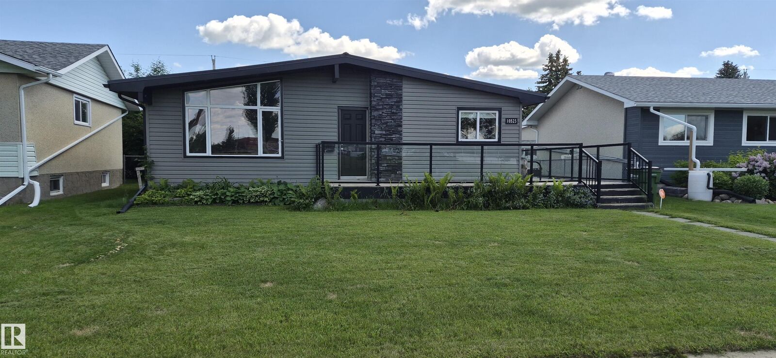 Property Photo:  10523 105 Street  AB T7P 1M3 