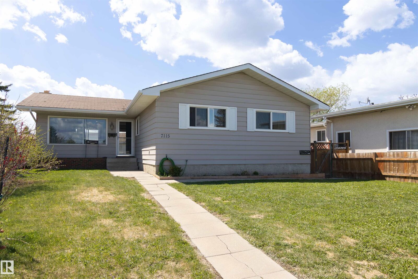 Property Photo: 7115 39A Avenue NW AB T6K 0R7