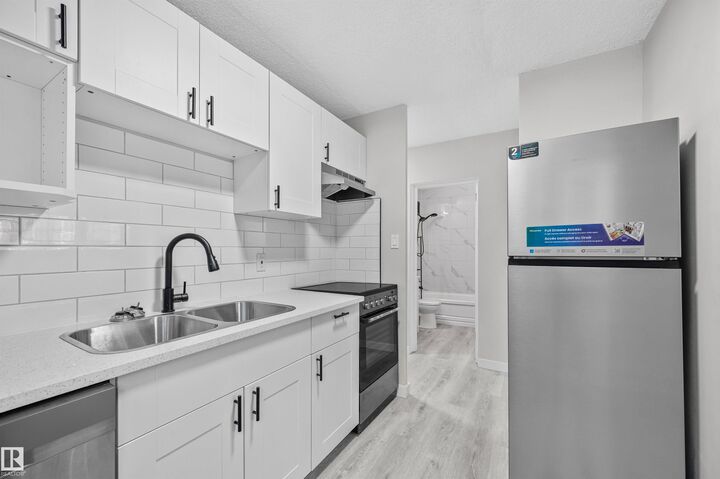 Property Photo:  10045 154 Street NW 1  AB T5P 2H1 