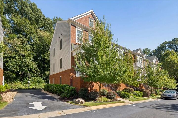 Property Photo: 2253 Limehurst Drive GA 30319