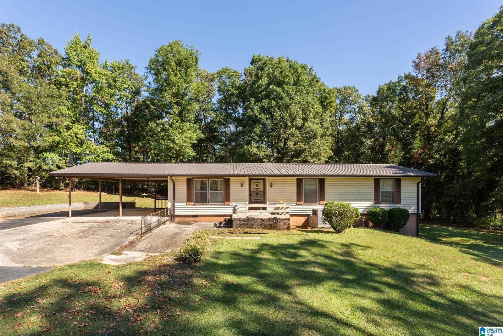 Property Photo: 3054 Easonville Road AL 35128