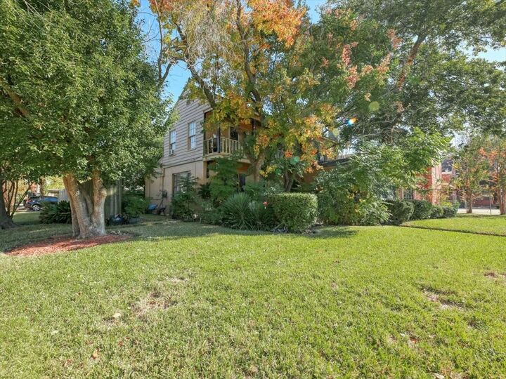 Property Photo:  2001 Binz Street  TX 77004 
