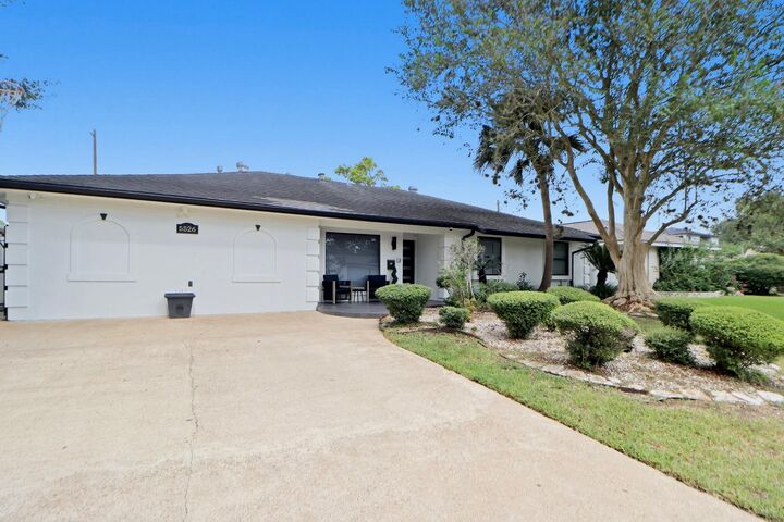 Property Photo: 5526 Kuldell Drive TX 77096