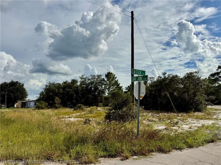 Property Photo:  929 Aster Street  FL 33852 