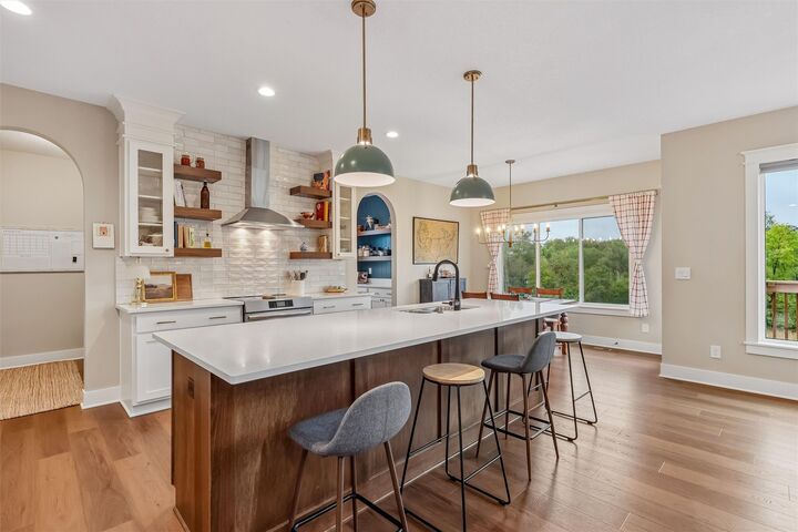 Property Photo: 923 Lynne Drive IA 50003