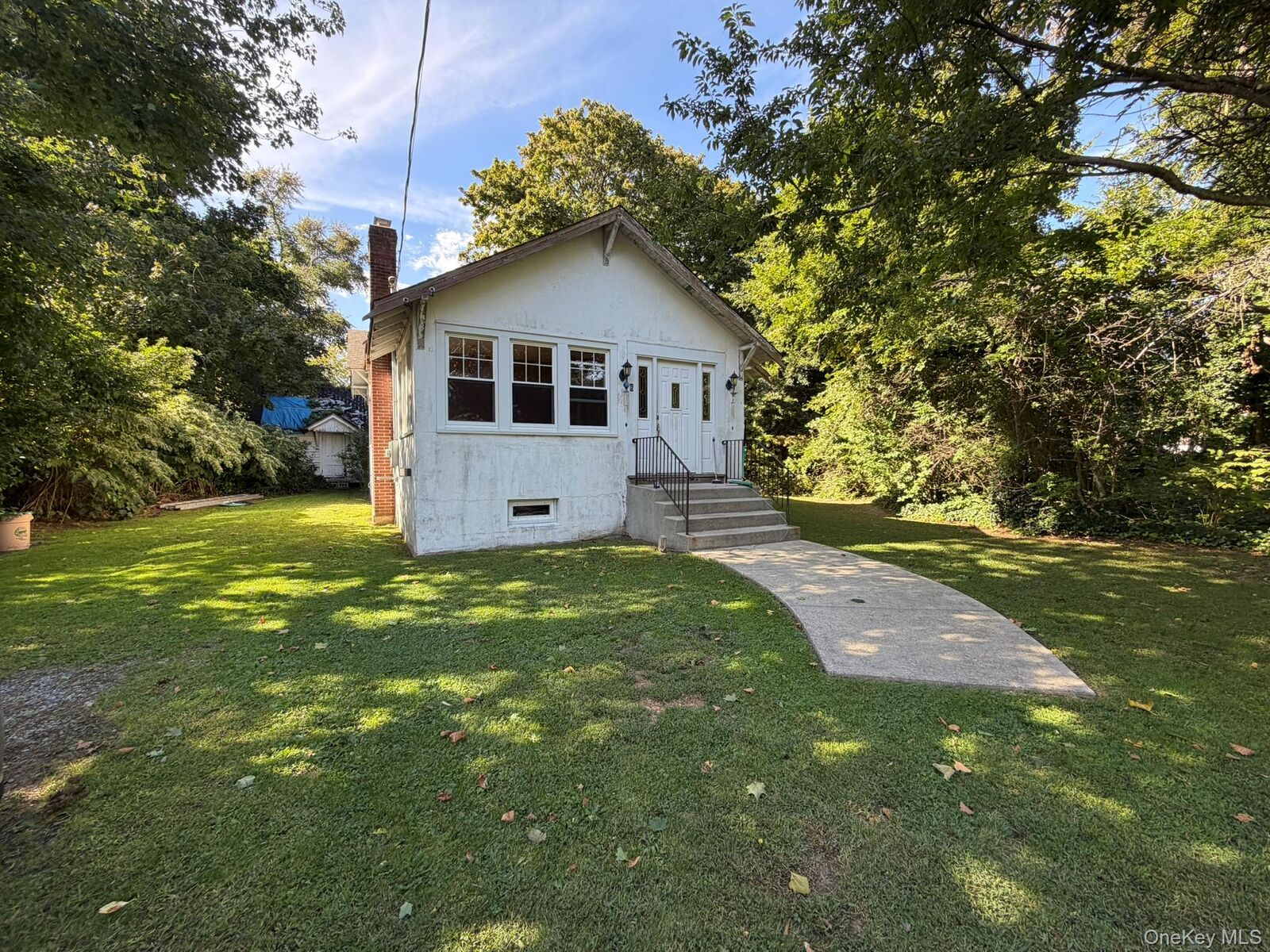 Property Photo:  6 Bridle Way  NY 11769 