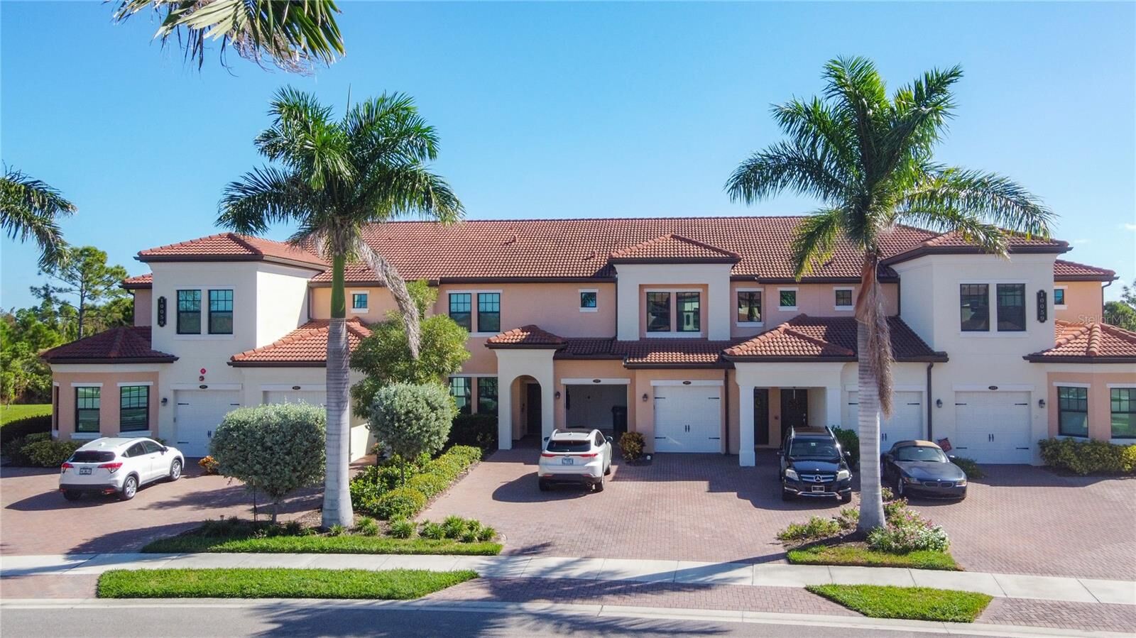 Property Photo:  10059 Crooked Creek Drive 102  FL 34293 