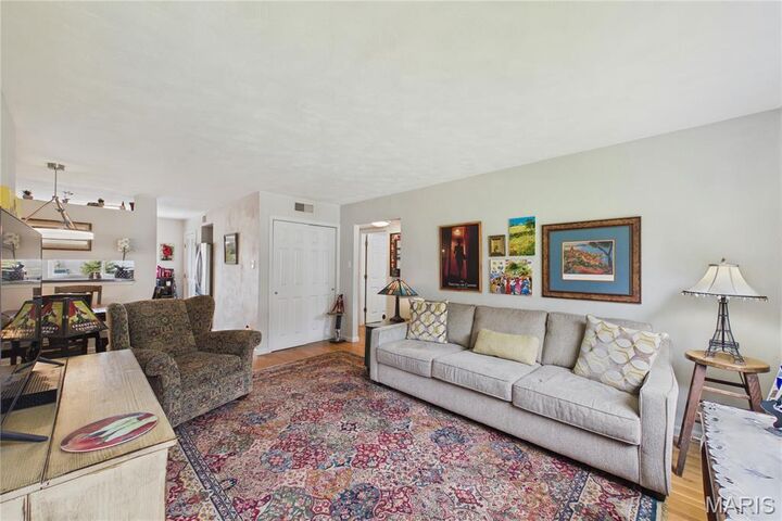 Property Photo:  109 E Washington Avenue 1N  MO 63122 