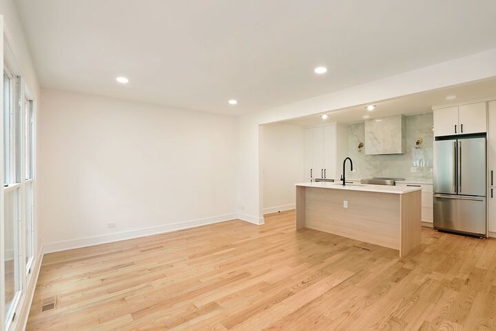 Property Photo: 823 Suffield Square IL 60069