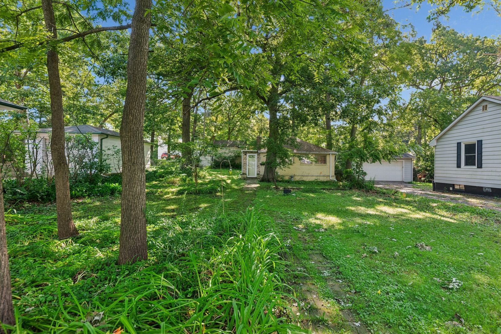 Property Photo:  825 Kirkwood Avenue  IL 60096 