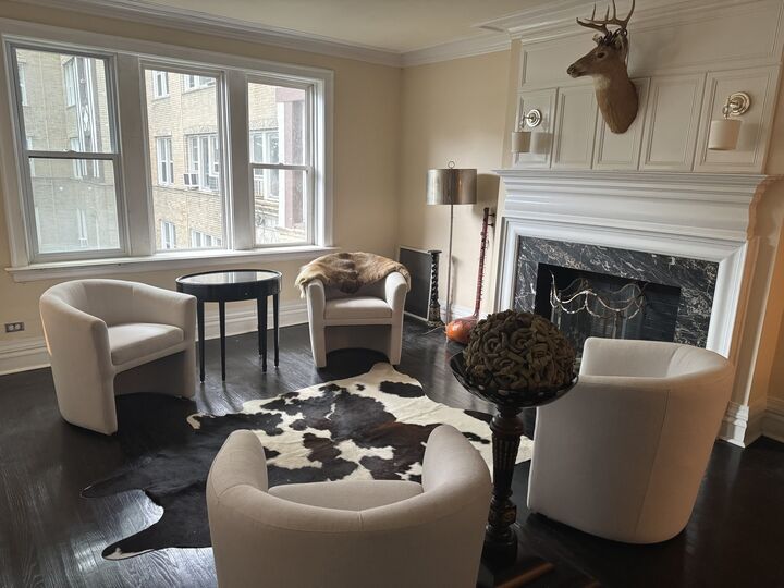 Property Photo: 1724 W Estes Avenue 1E IL 60626