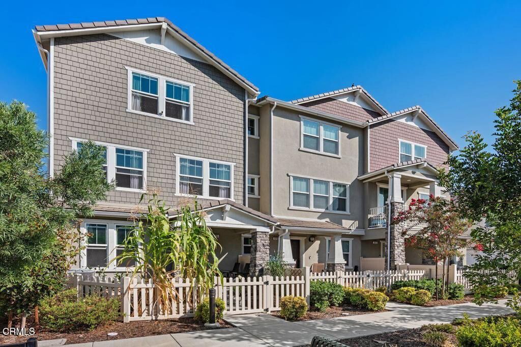 Property Photo:  525 Coconut Lane  CA 93015 
