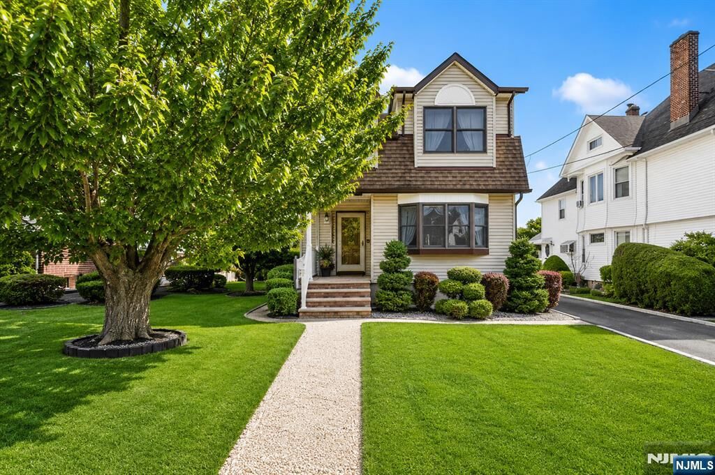 Property Photo:  307 Raymond Street  NJ 07604 