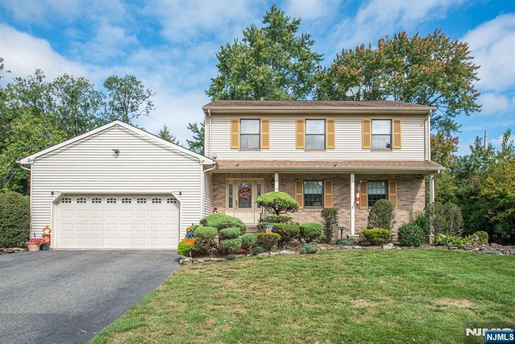 Property Photo:  2 Rochambeau Road  NJ 07444 