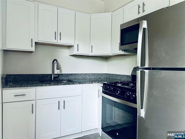 Property Photo:  241 Passaic Street 9B  NJ 07662 