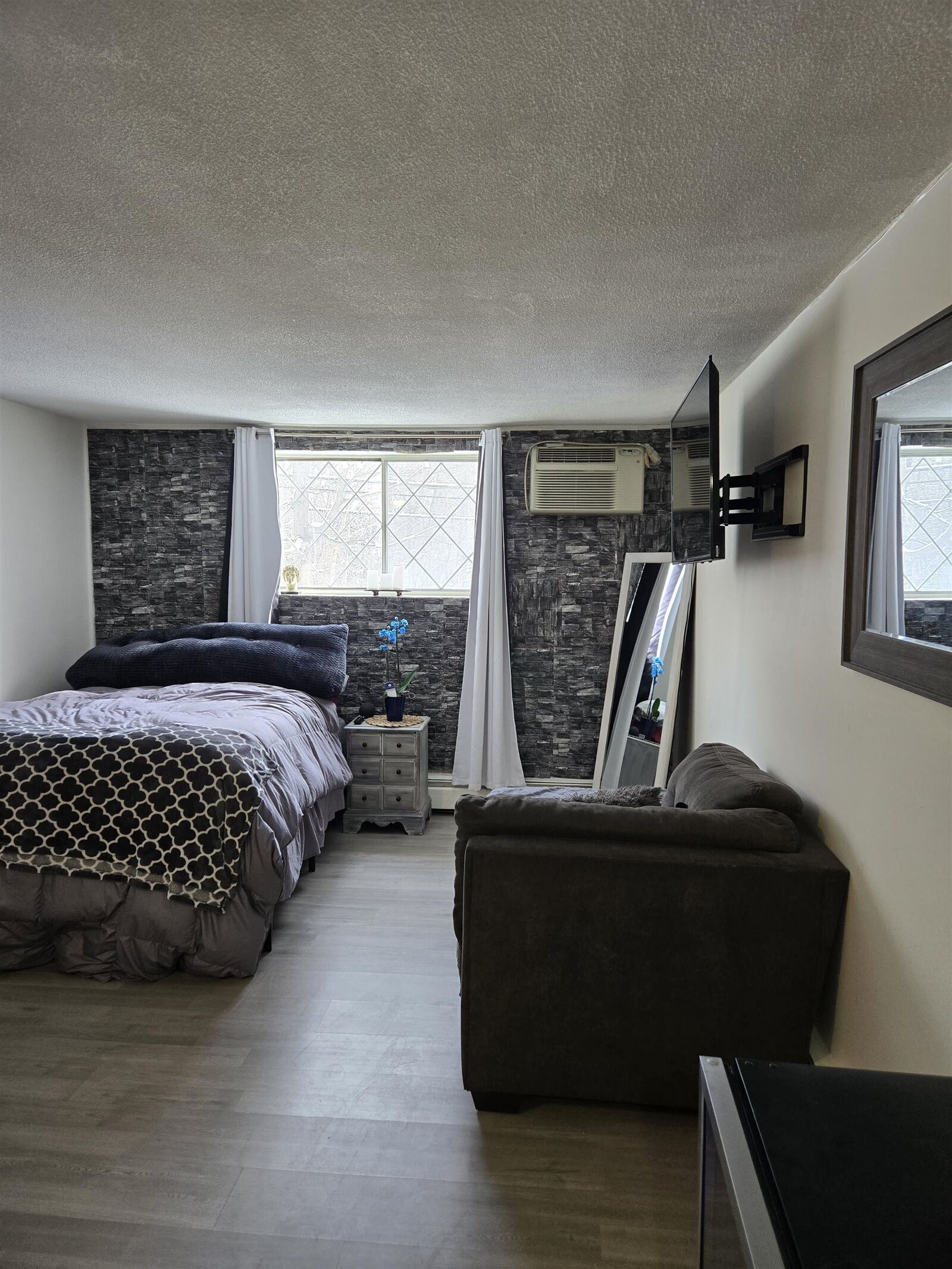 Property Photo:  2 Silvestri Circle  NH 03038 
