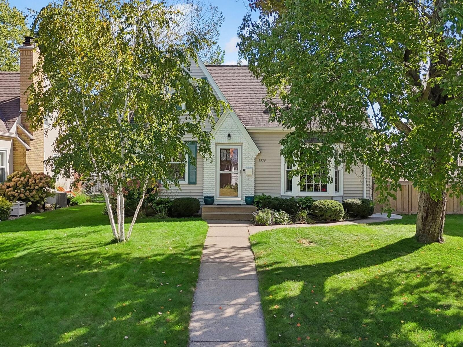 Property Photo: 5525 Upton Avenue S MN 55410