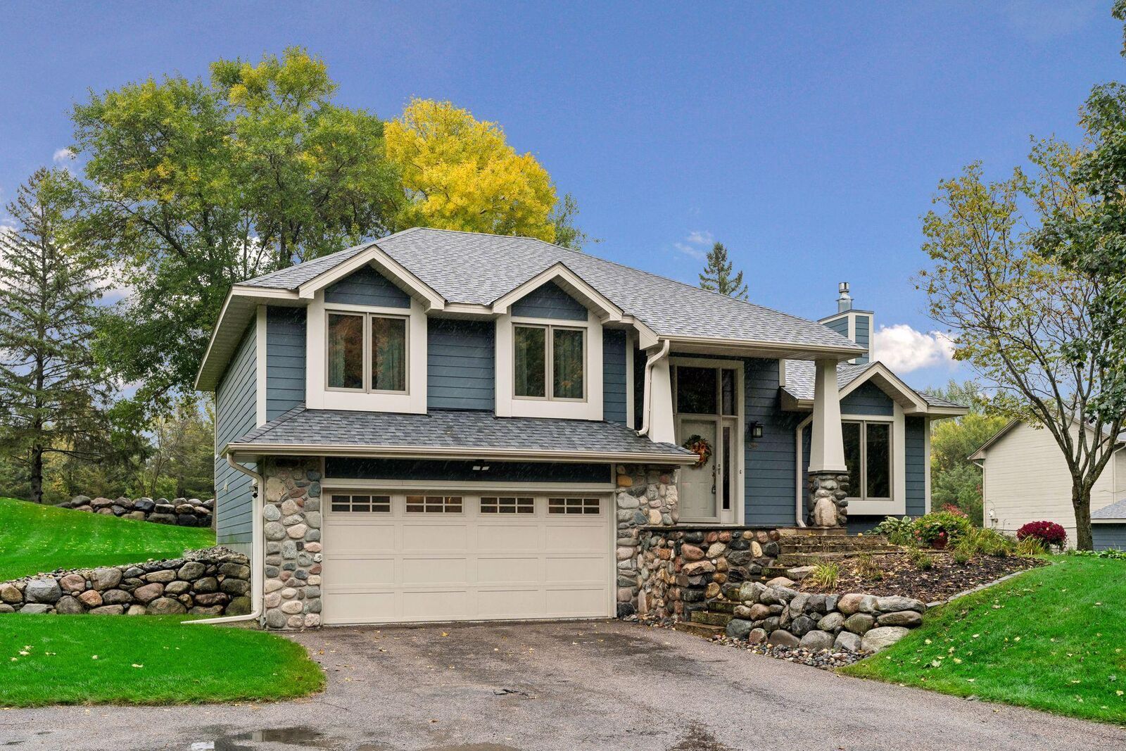 Property Photo: 2860 Ardmore Avenue MN 55359
