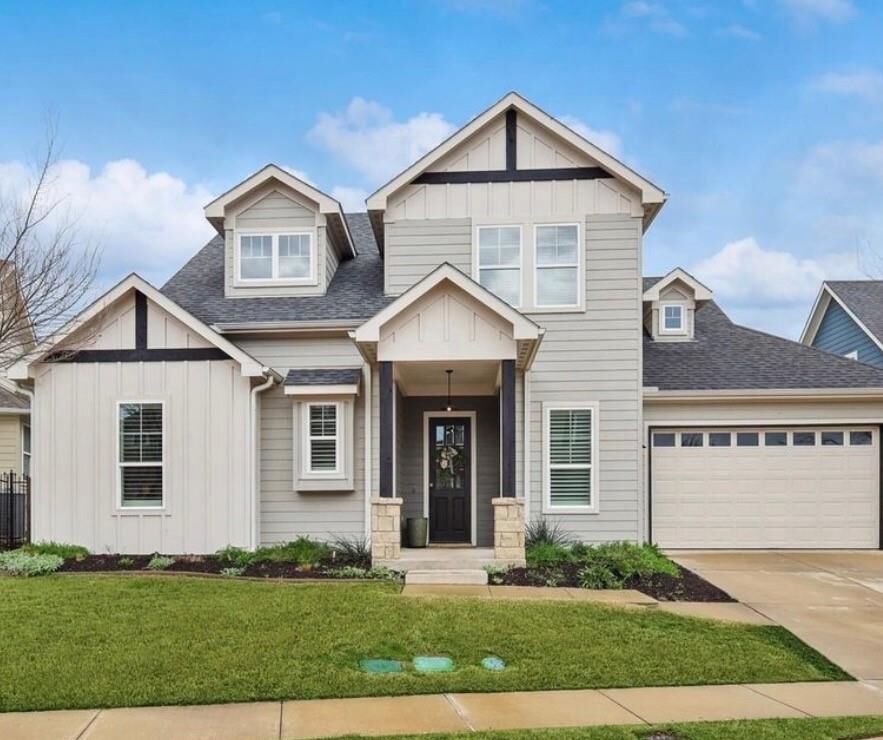Property Photo: 410 Hearth Terrace TX 76226