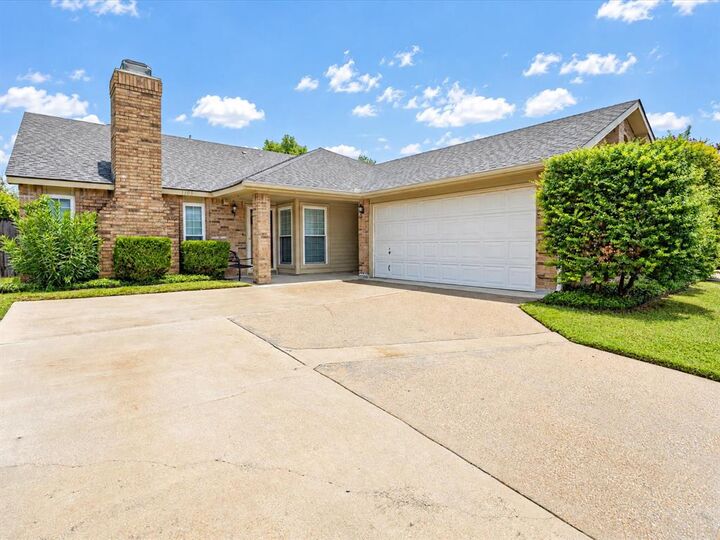 Property Photo:  1705 Sandy Point Court  TX 76018 