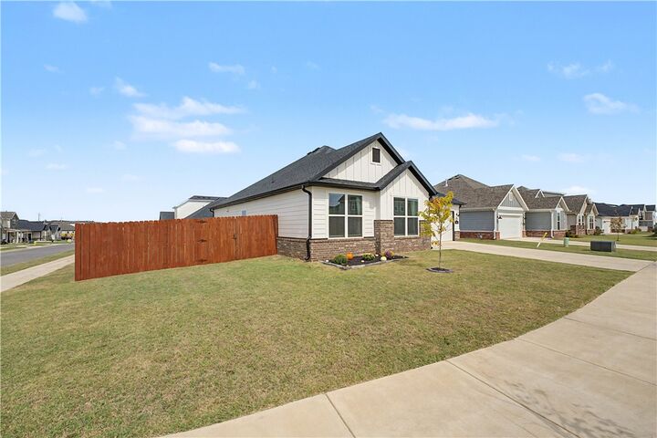 Property Photo: 6002 SW Desert Avenue AR 72713