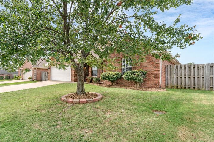 Property Photo:  6102 S 39th Street  AR 72758 