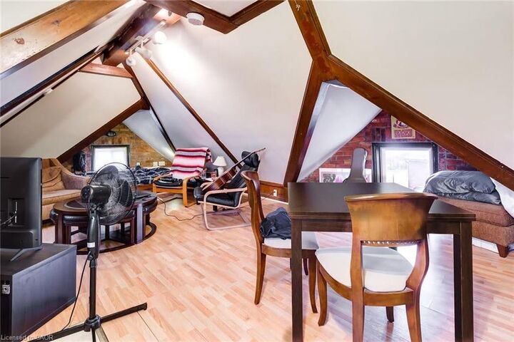 Property Photo:  44 Ashley Street  ON L8L 5S6 
