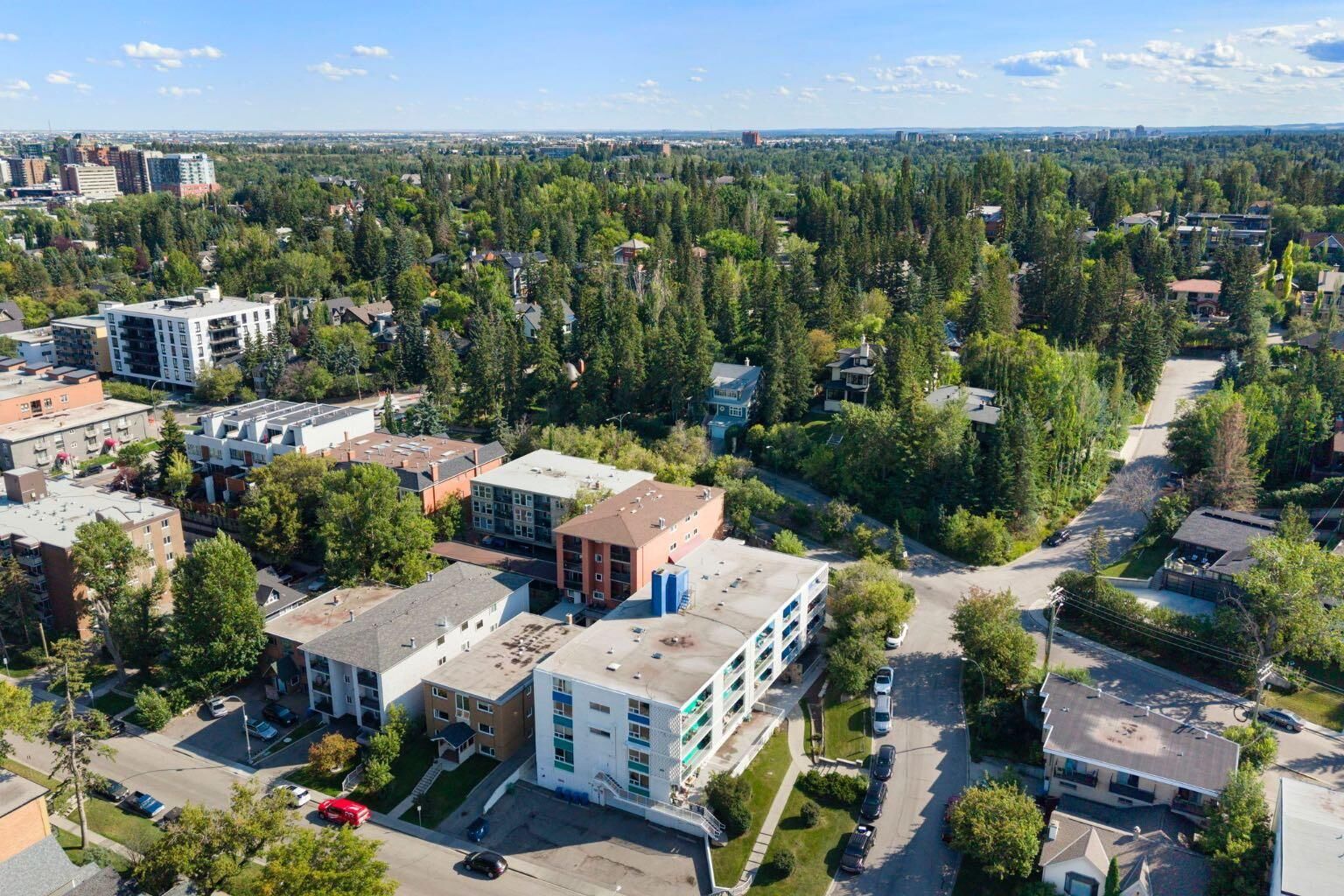 Property Photo:  930 Royal Avenue SW 4  AB T2T 0L5 