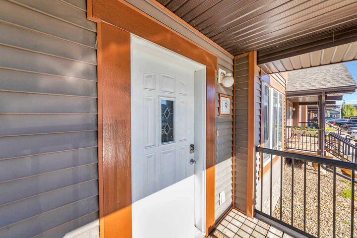 Property Photo:  4738 13 Street 9  SK S9V 1Z5 
