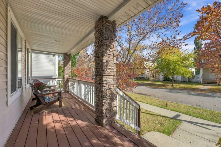 Property Photo:  124 Inverness Rise SE  AB T2Z 2X1 