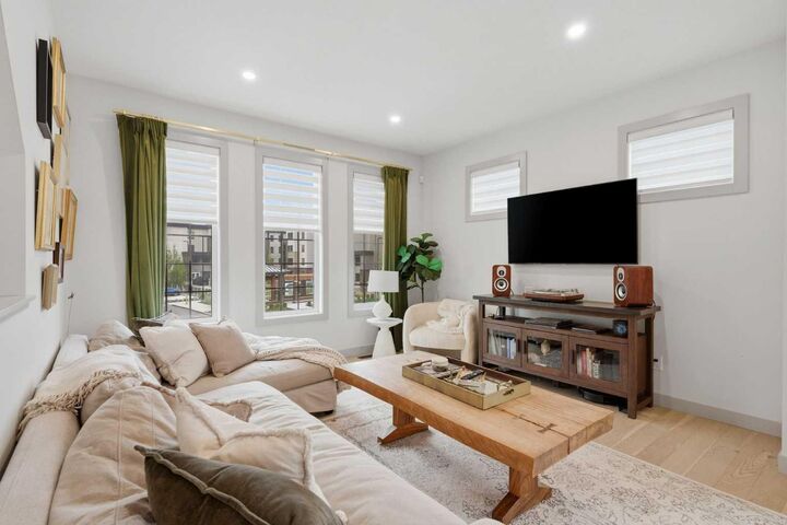 Property Photo: 85 Greenbriar Place NW AB T3B 6J1