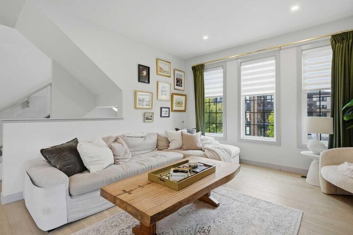 Property Photo:  85 Greenbriar Place NW  AB T3B 6J1 